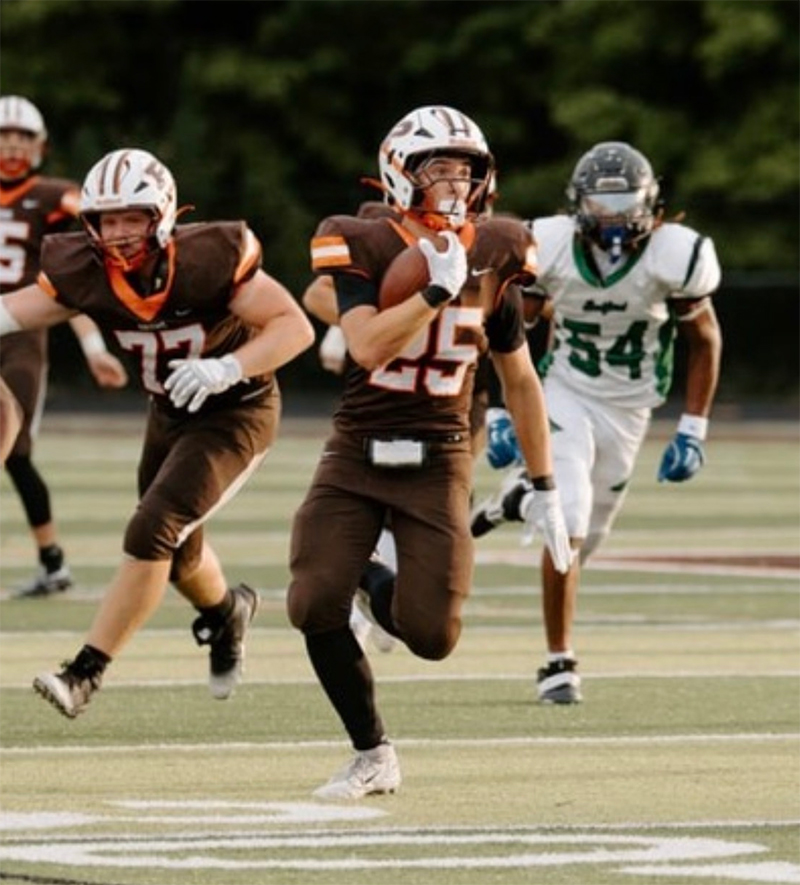 Maks Karasek #25 breaks free on a long run